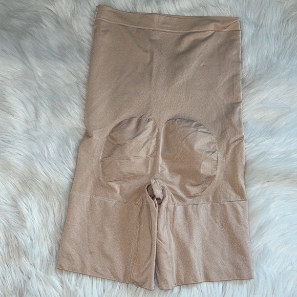 Spanx shorts L - Picture 4 of 5